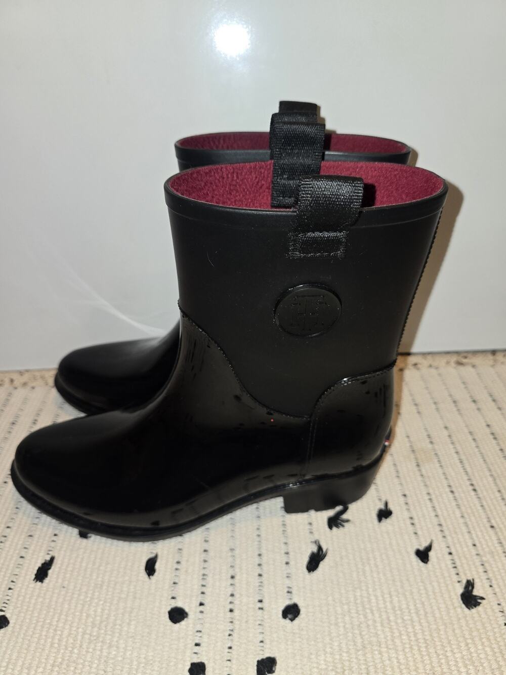 Tommy Hilfiger Women's 8M Black Kristie Pull On Rain Boots Pull On Straps TH